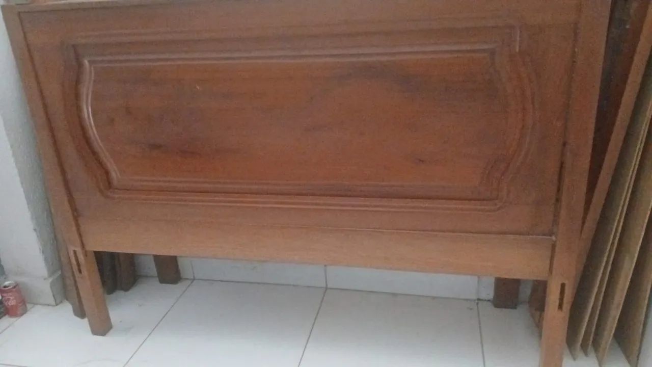 Cama de madeira