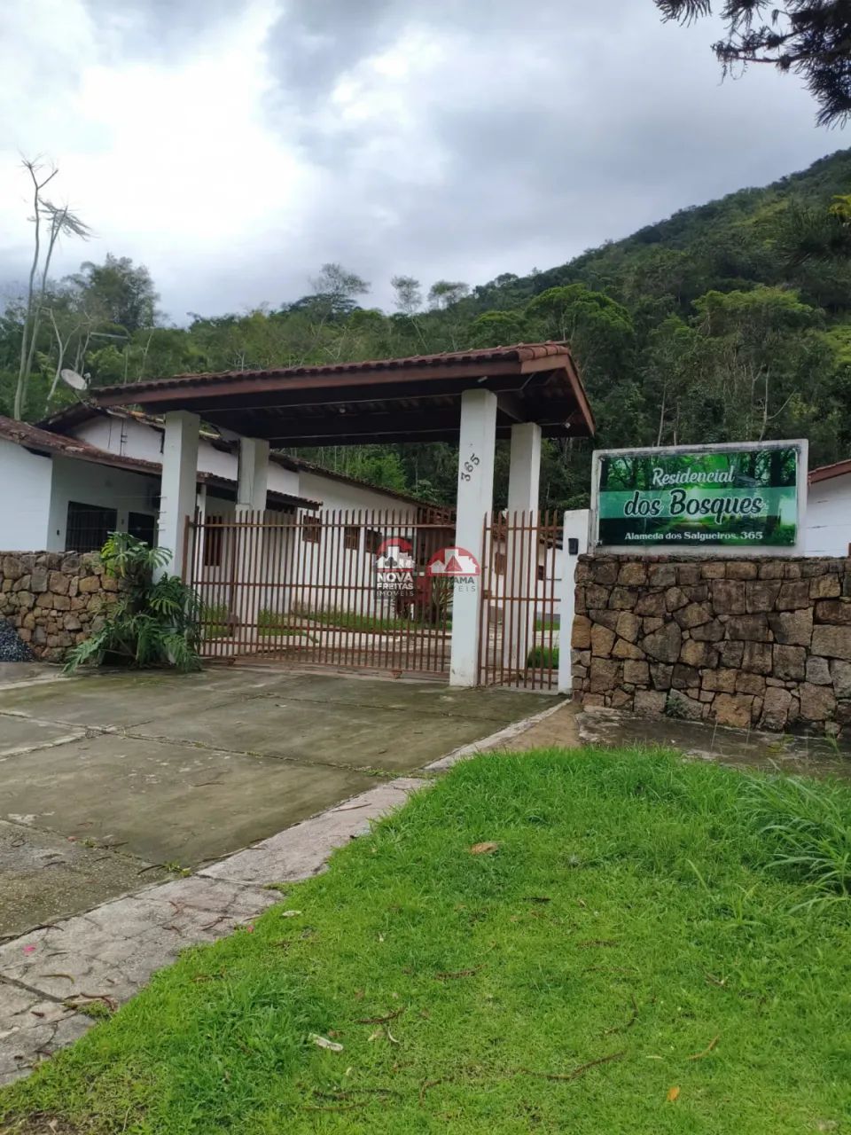 CASA EM CONDOMÍNIO