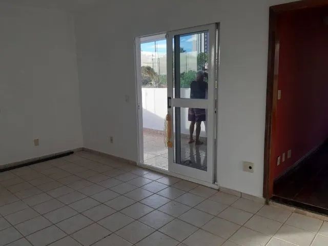 Alugo apto 90m² Guarapark com 2 grandes quartos, bem ventilado e iluminado! - Foto 2