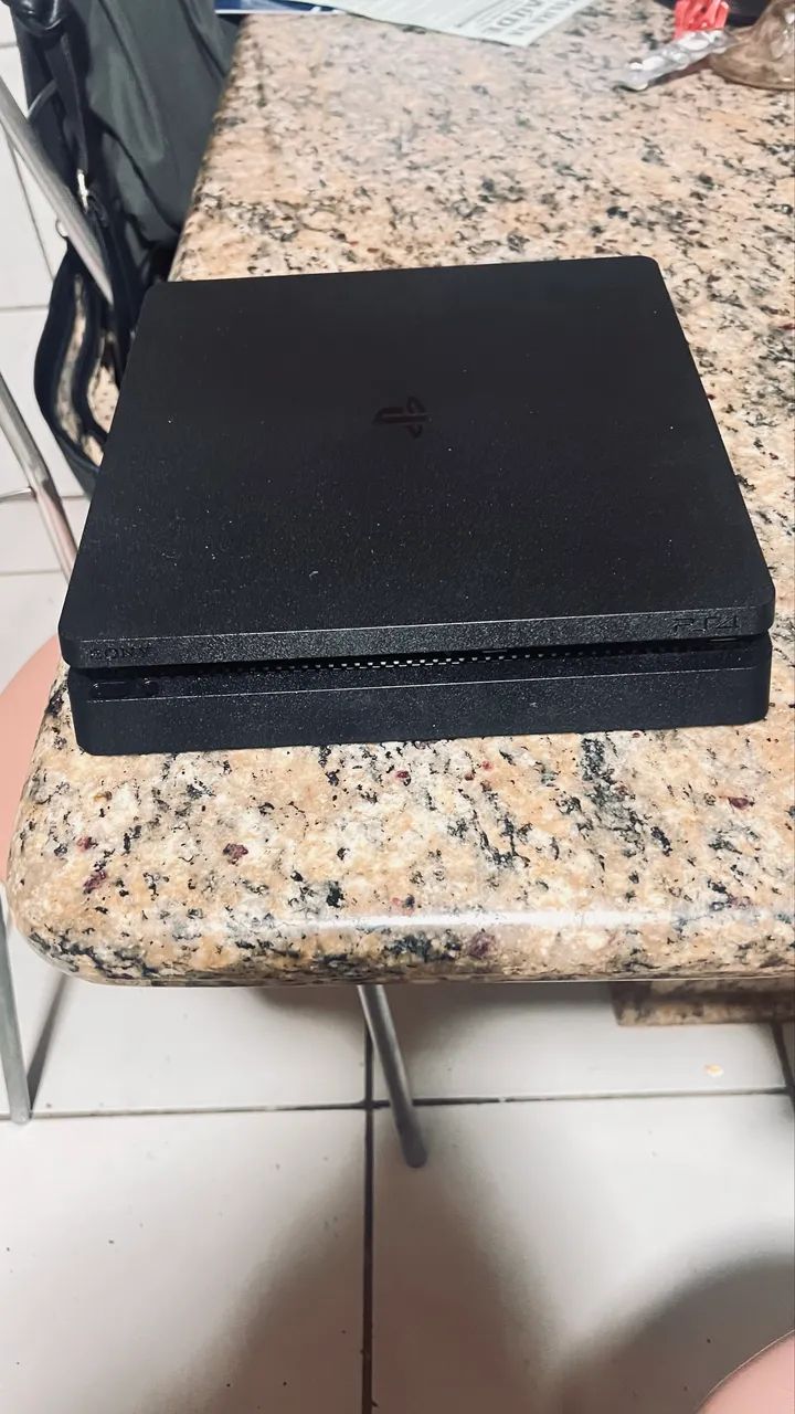 Playstation 4 slim + fifa 19 + pes 2021