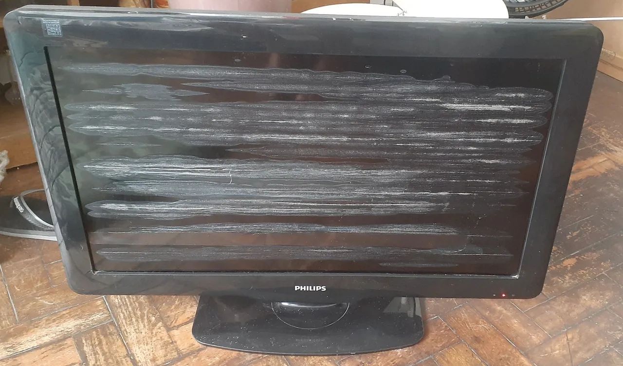 TvPhilips LCD 32 Polegadas - Não é Smart - Funciona **LER A DESCRICÃO ** - Foto 3