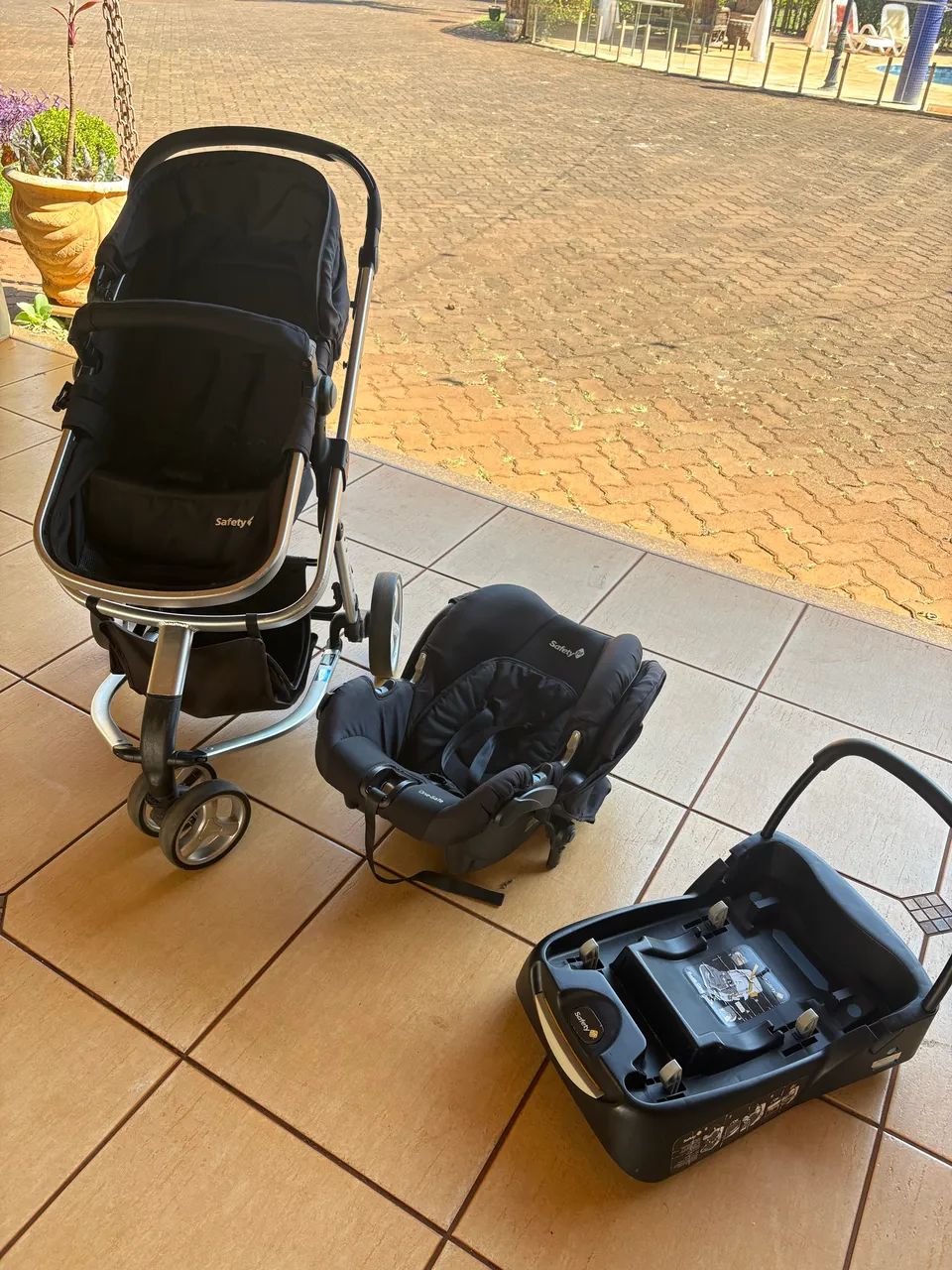 Carrinho de Bebê completo (com base de carro e Bebê conforto) - Foto 4
