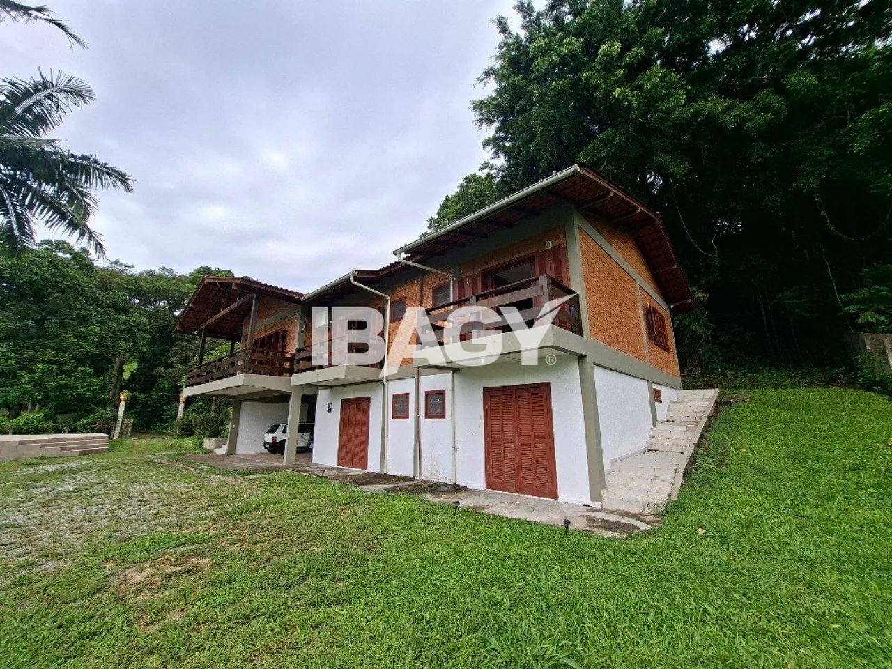 Excelente Casa 4 dormitório(s) em Sambaqui - Florianópolis