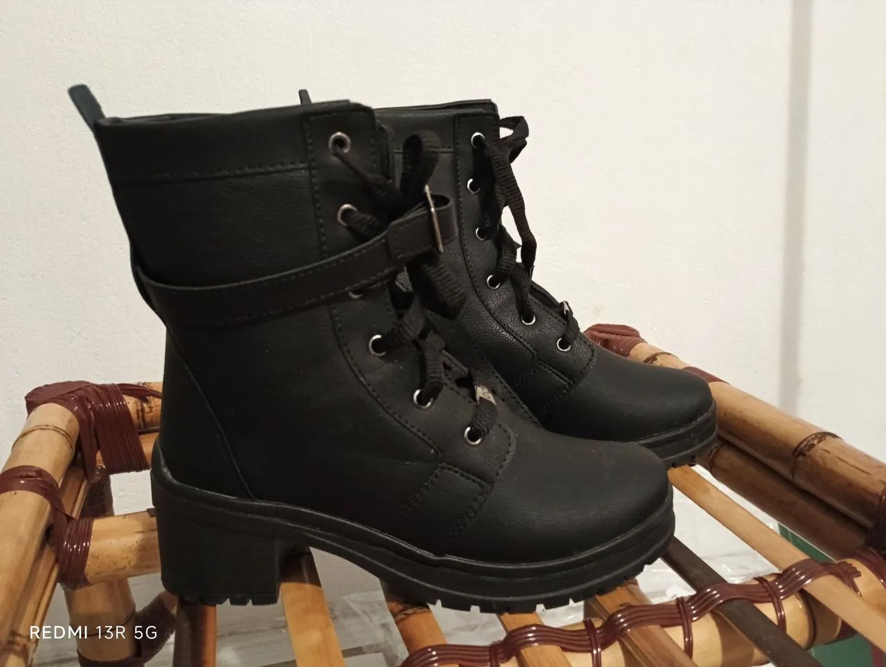 Vendo bota coturno infantil 