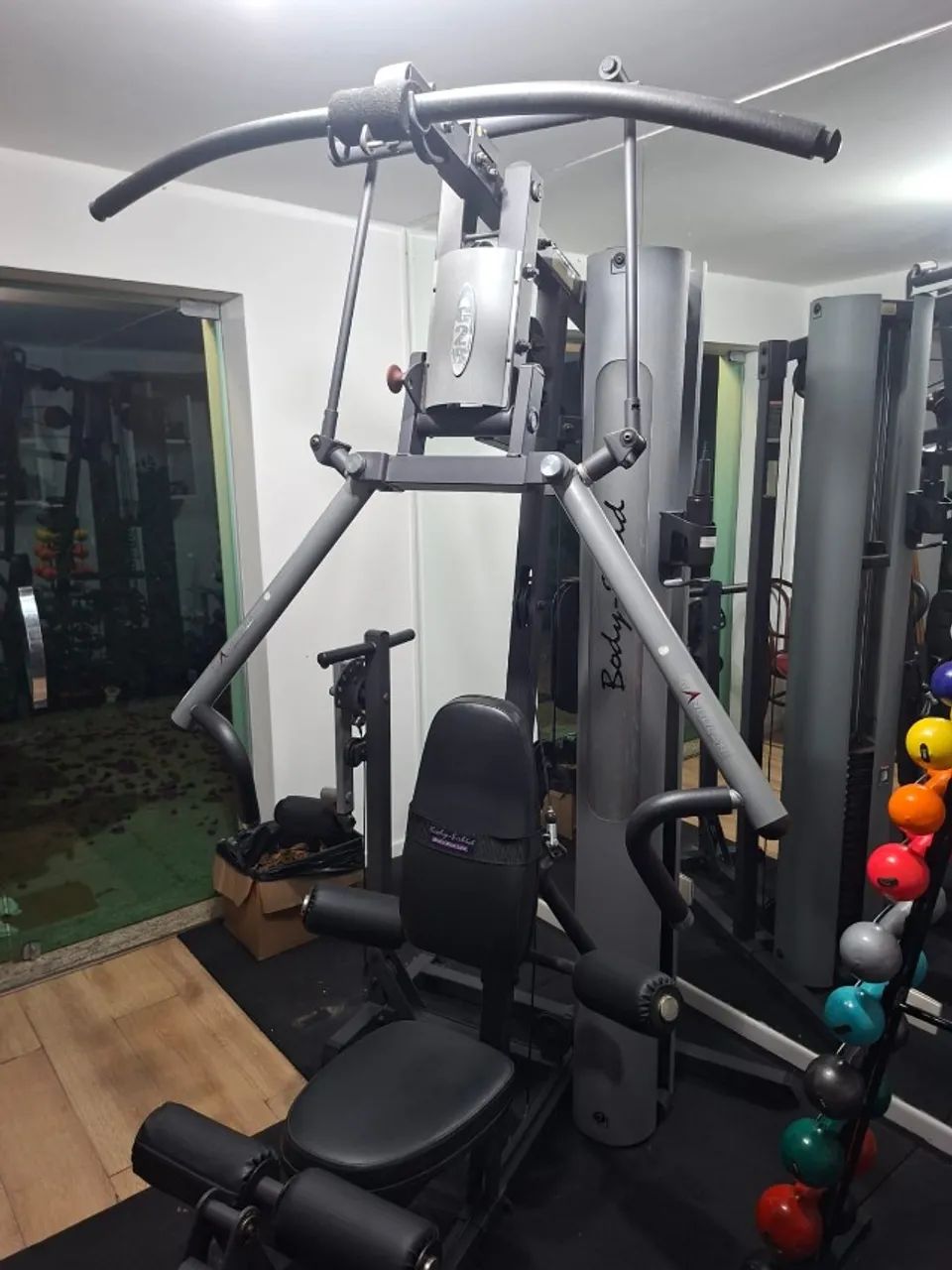 Vendo equipamentos sala ginástica completa