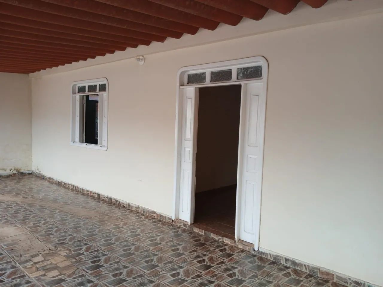 ALUGA-SE CASA BEM AMPLA !  - Foto 2
