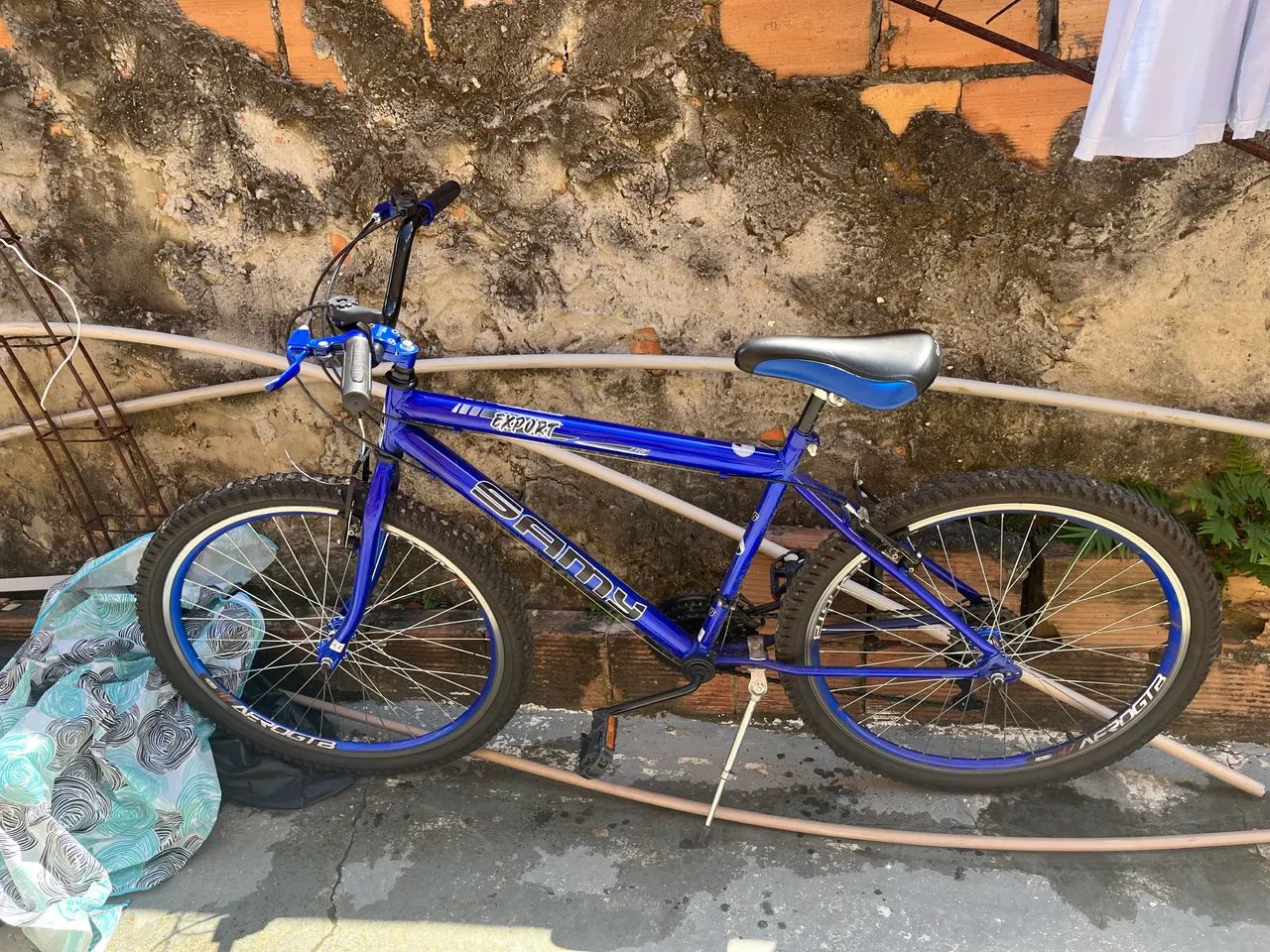 Vende-se bicicleta aro 26 semi-nova com documento 