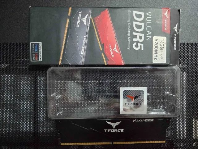 Memória Team Group T-Force Vulcan, 16GB, 5200MHz, DDR5, CL40, Preta, FLBD516G5200HC40C01