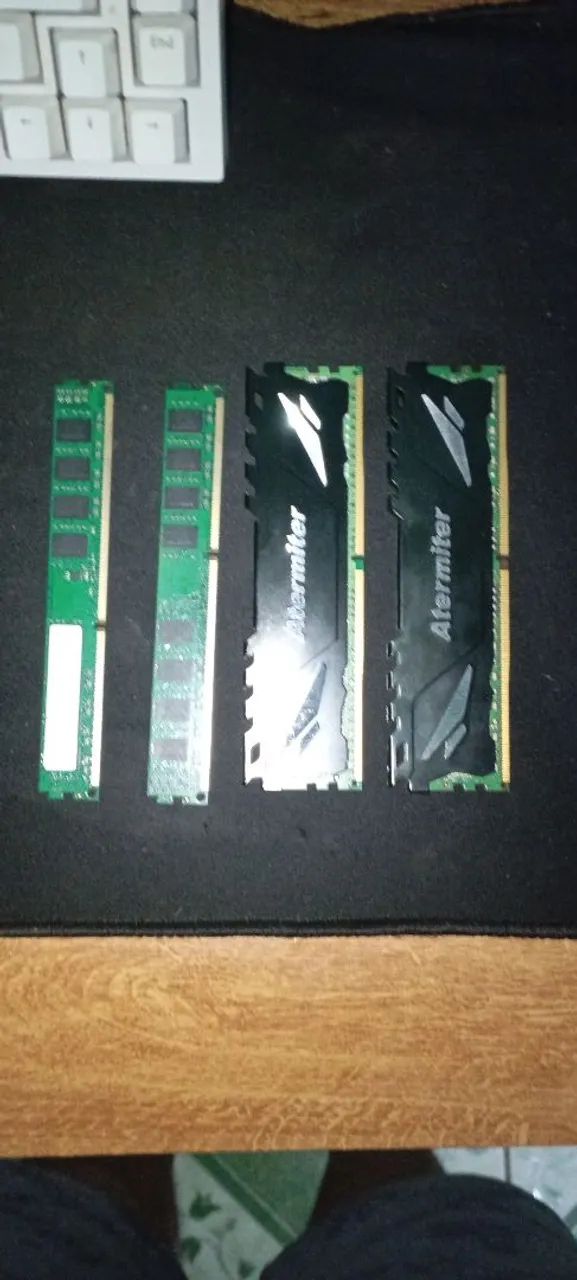 Kit com 4 memórias ram duas ddr 4 e duas ddr3