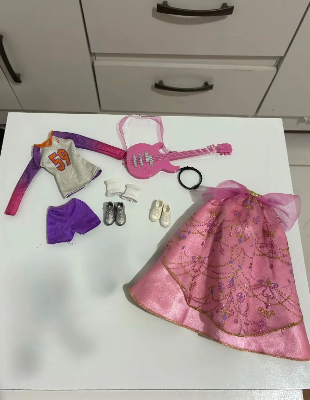 Acessórios e roupas da boneca Barbie 