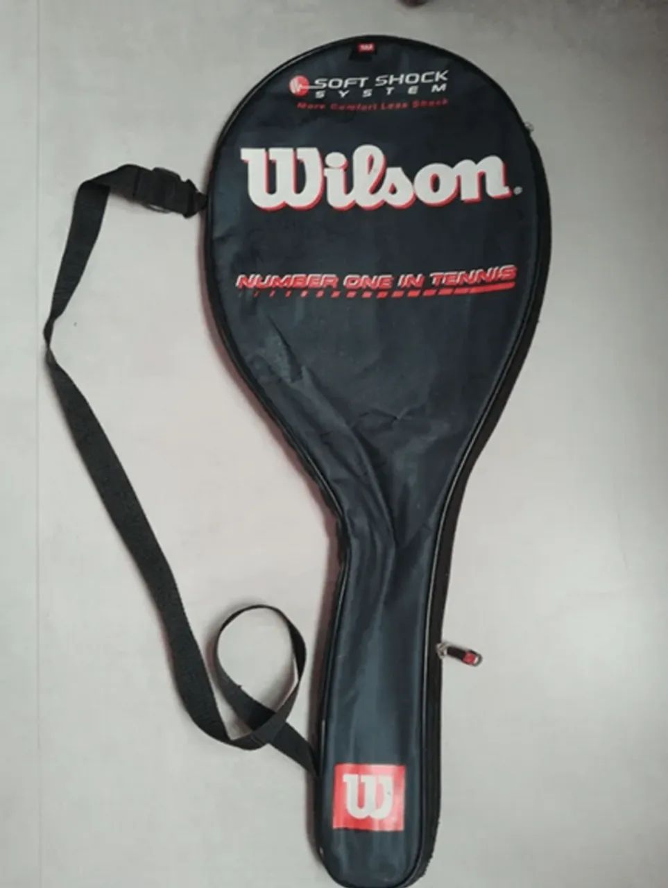 capa de raquete de tênis wilson soft shock system, usada