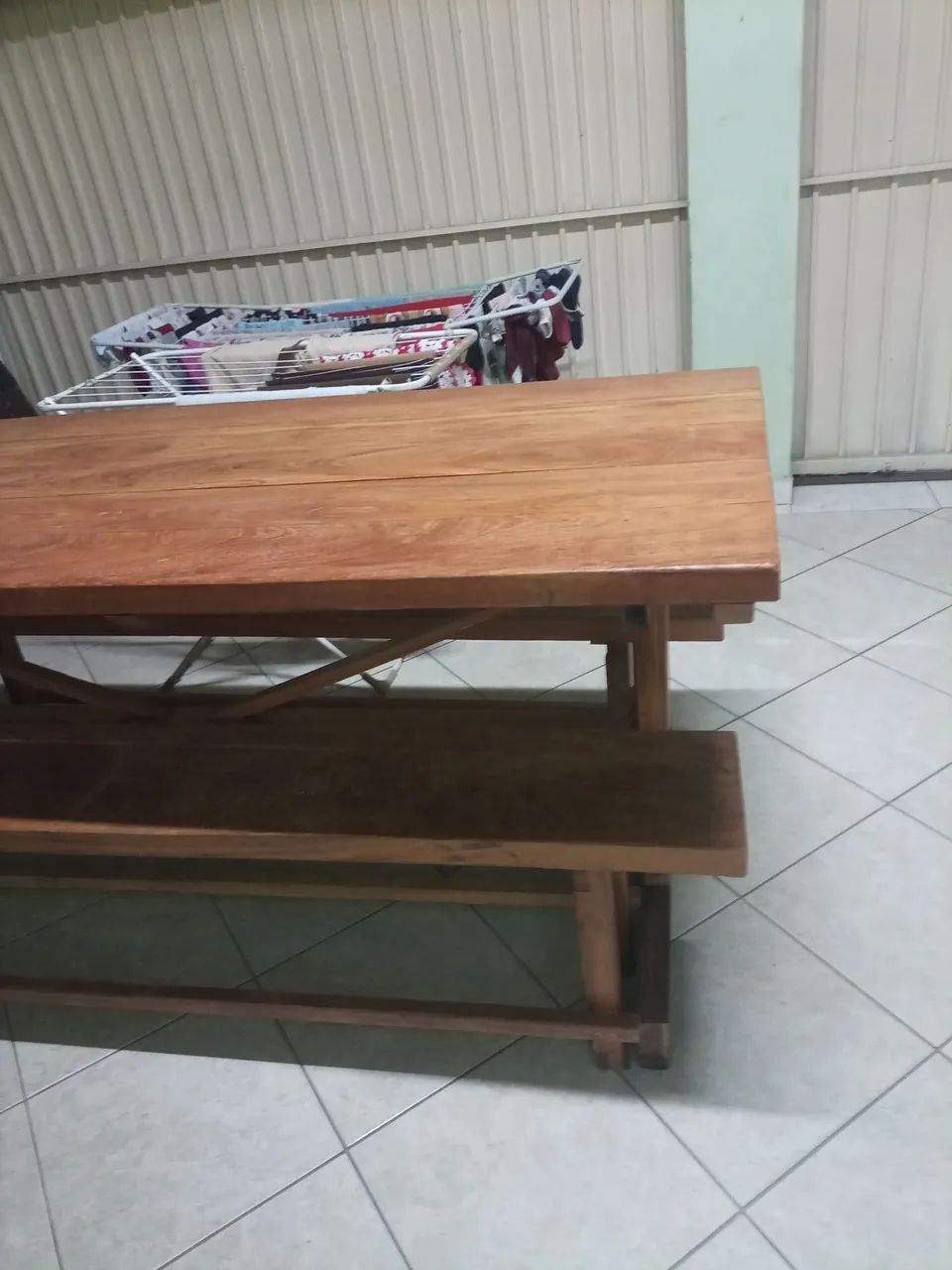 Mesa maciça 2.200x82 com 2 bancos - Foto 4