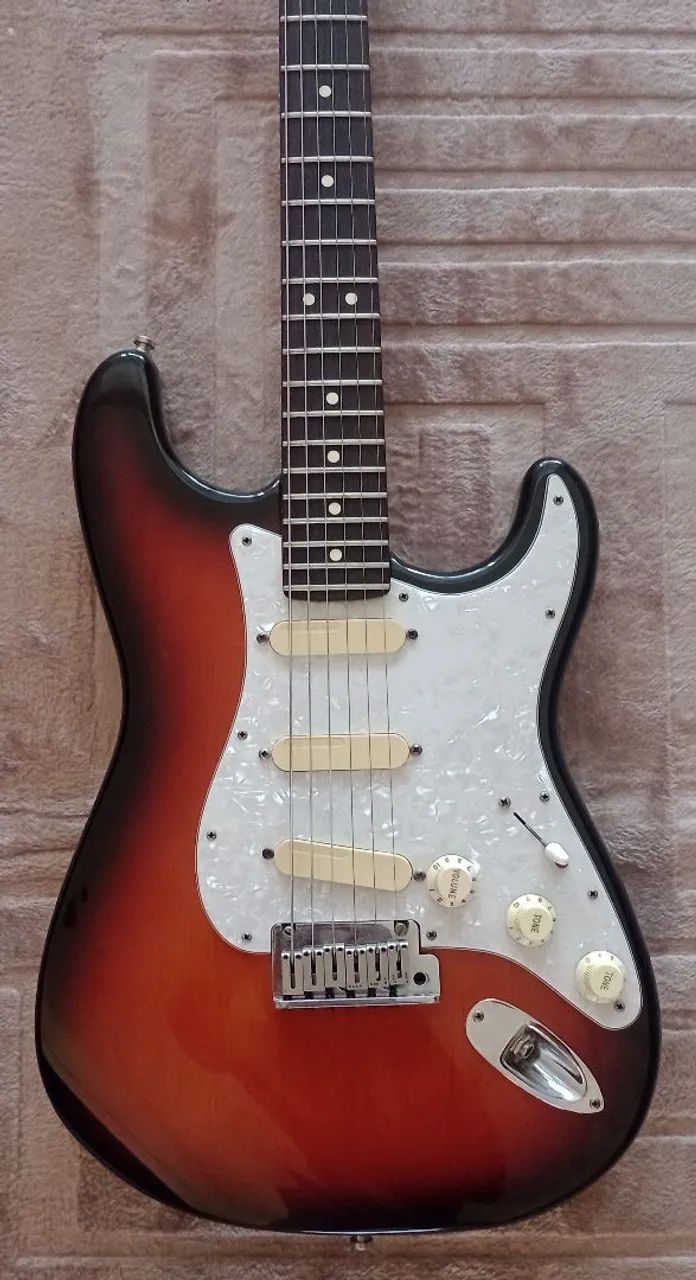 Fender Stratocaster Strat Plus  - Foto 2
