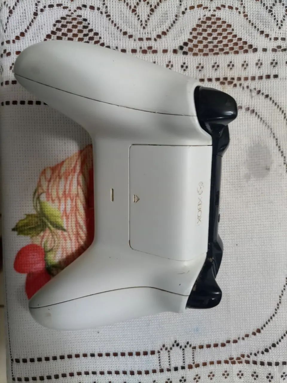 Vendo controle de Xbox one branco  precisa de reparo  ele não liga e arrumar analógico  - Foto 2