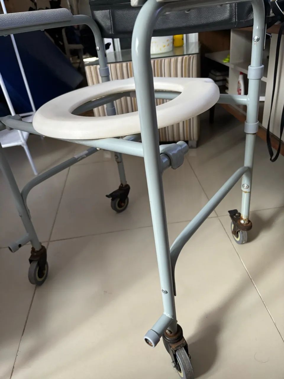 Cadeira higiênica  - Foto 2