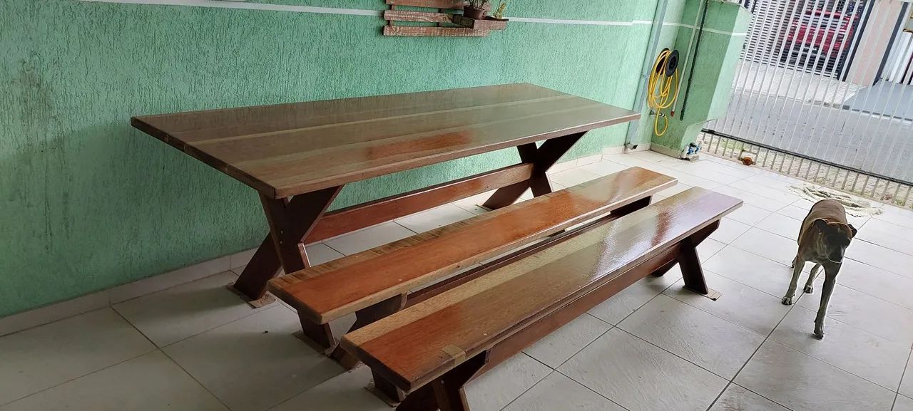 mesa de madeireira maciça com 2 bancos  - Foto 3