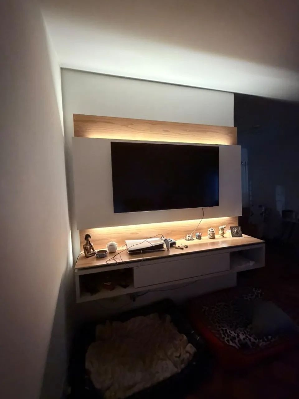 Painel para TV  Branco com LED - Seminovo - Foto 2