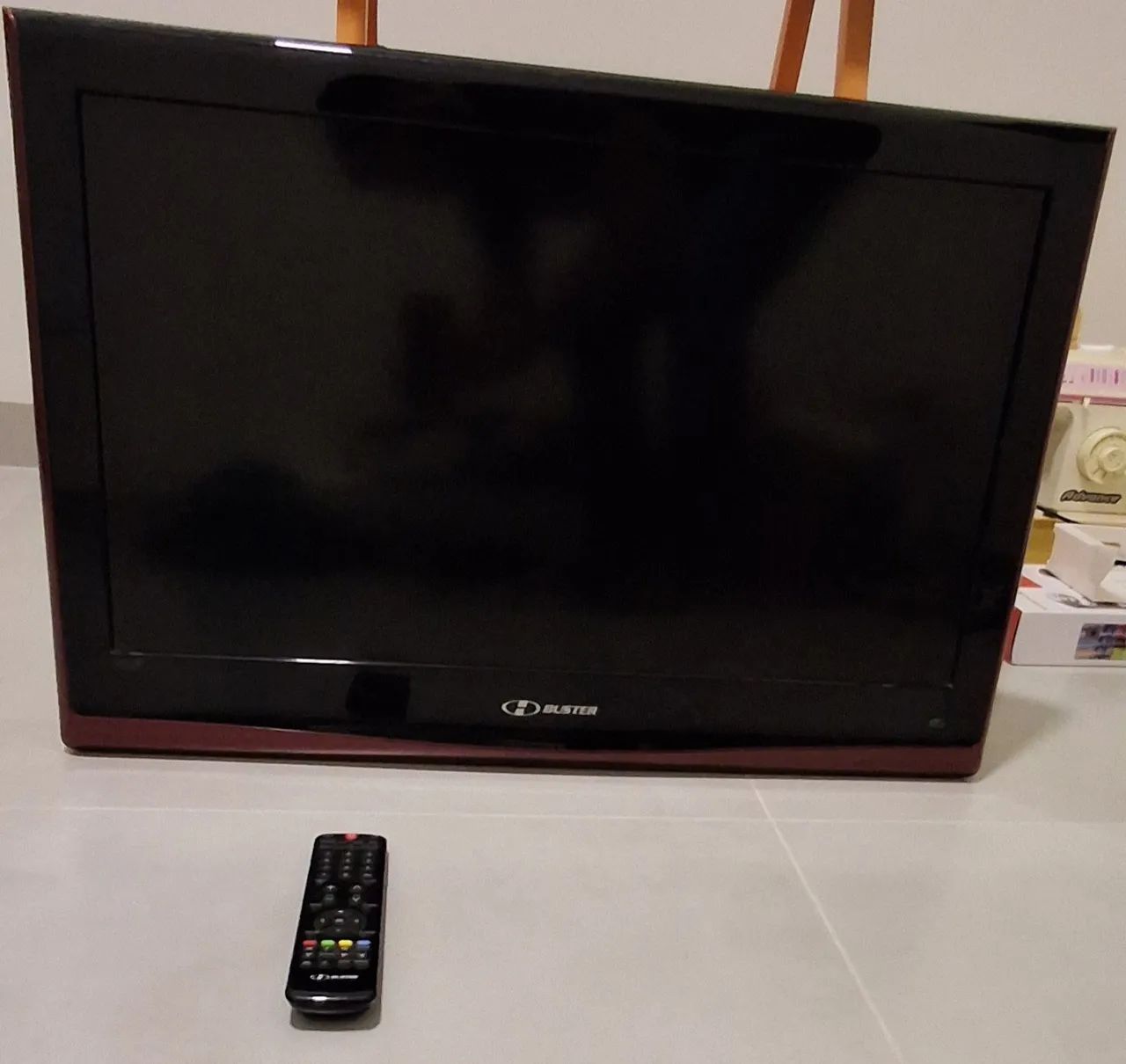 TV LCD 32" BUSTER