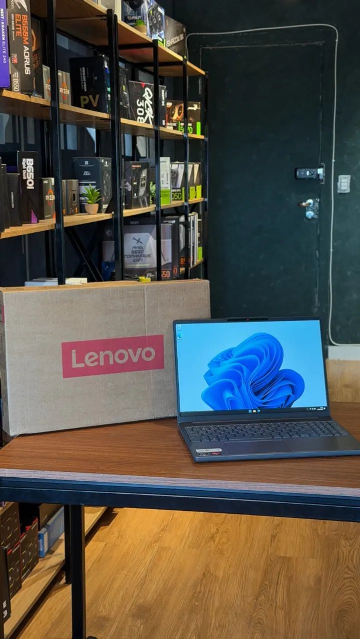 Notebook Lenovo Slim 3 Seminovo - Foto 2