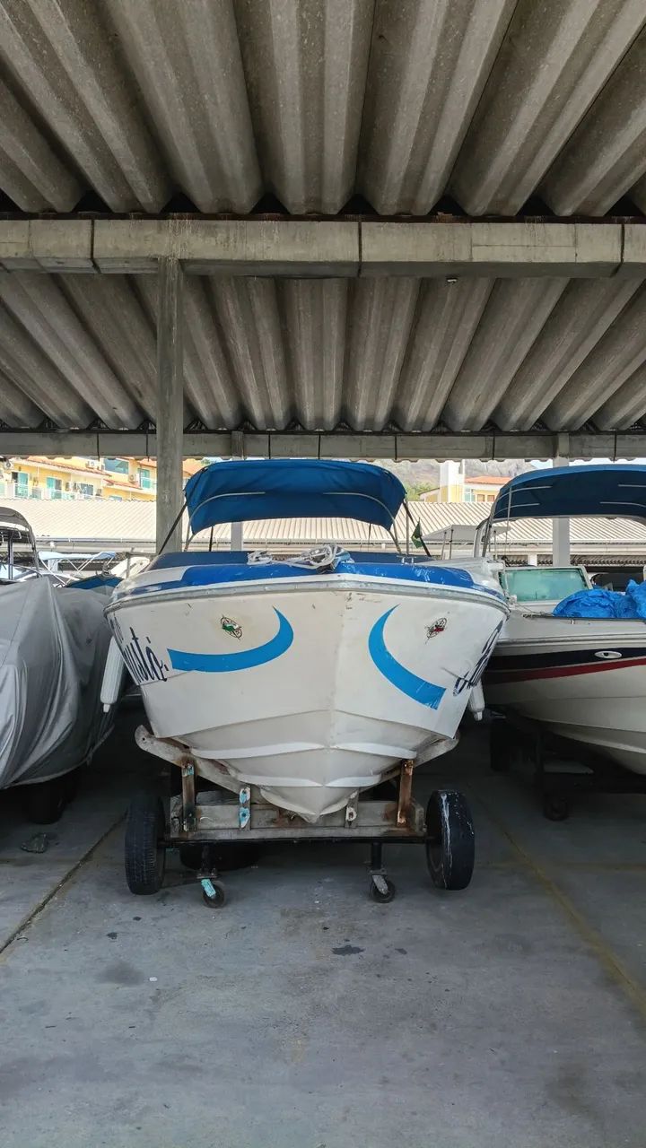 Lancha alternativa modelo 630 21 pés