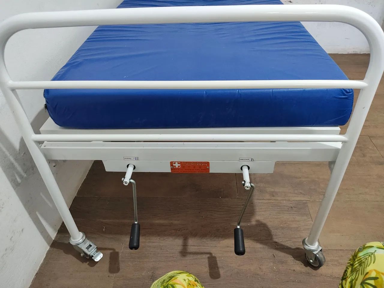 vendo cama hospitalar/com colchão  - Foto 4