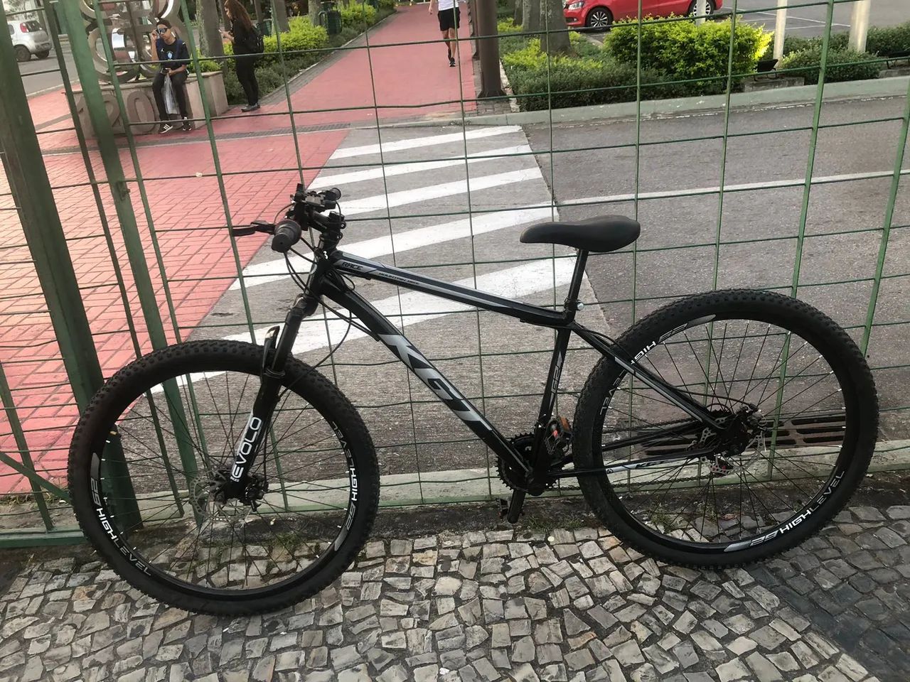 Bike aro 29 em ótimo estado com banco e descanso novos !! - Foto 2