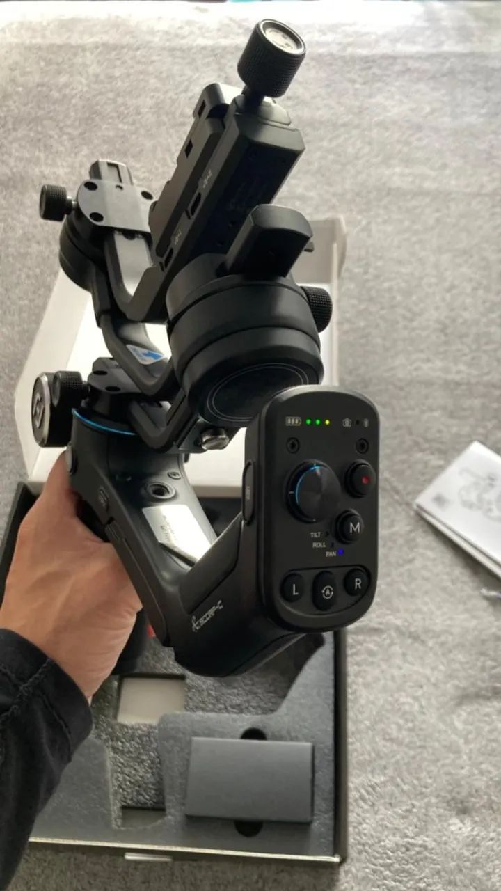 Estabilizador Gimbal Para Câmera Preto Feiyutech Scorp-c  Preto - Foto 2