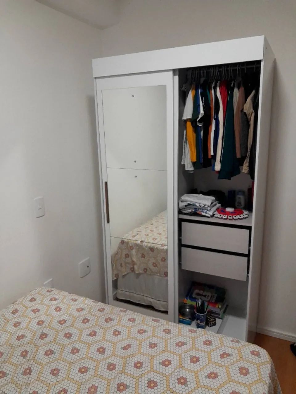 Guarda roupa solteiro com espelho  - Foto 3