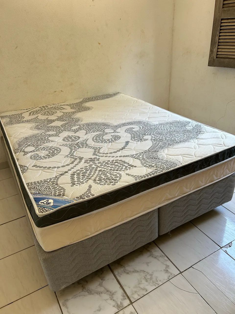 CAMA BOX QUEEN À VENDA! ?