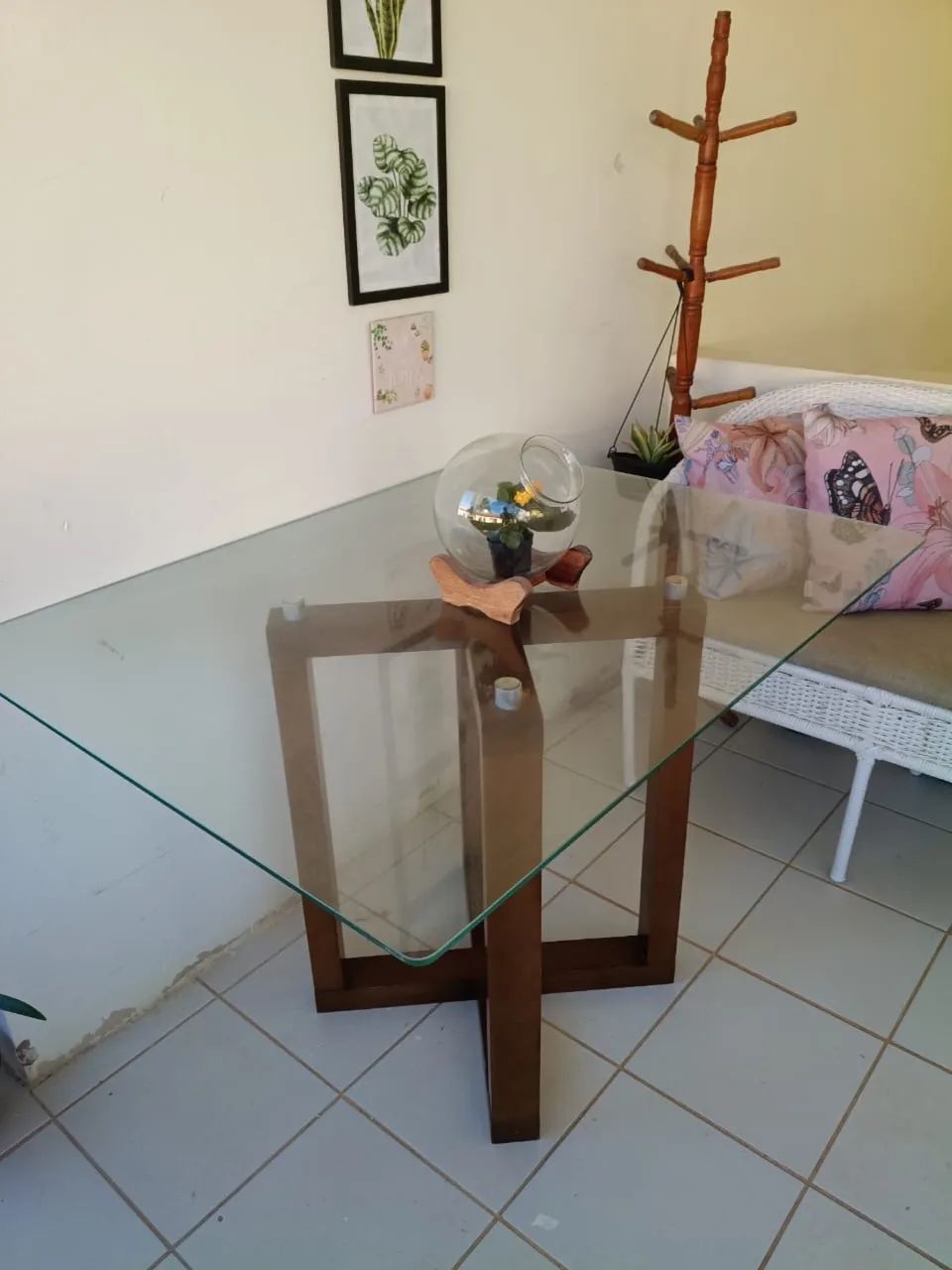 Vendo mesa de madeira e topo de vidro65576099678466122