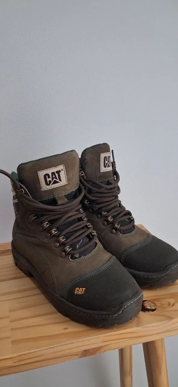 Bota Caterpillar couro legítimo verde 36