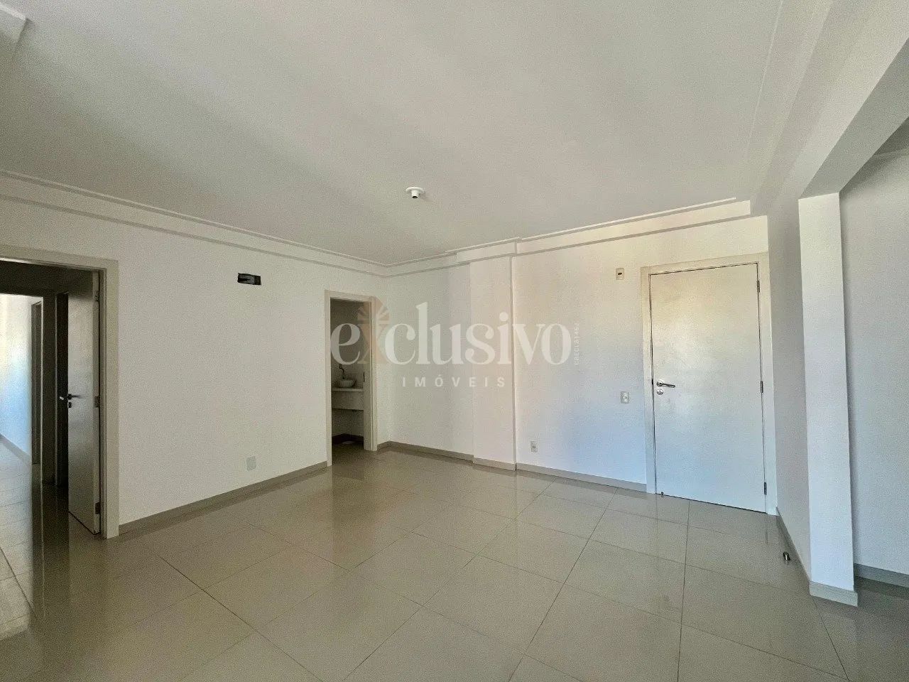 Apartamento 3 dormitórios, churrasqueira na sacada e 2 vagas - Foto 4