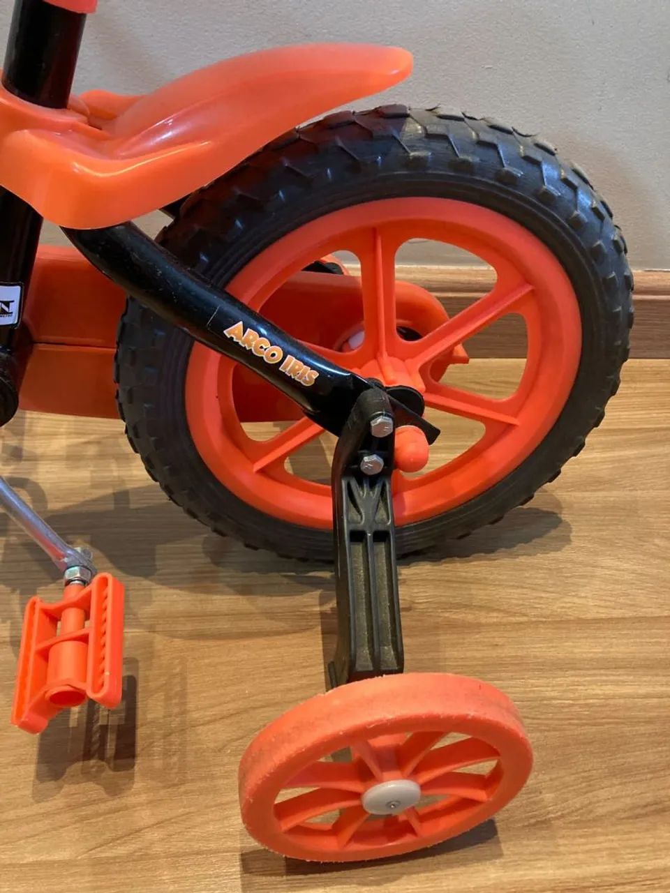 Bicicleta infantil aro 12 semi nova - Foto 3