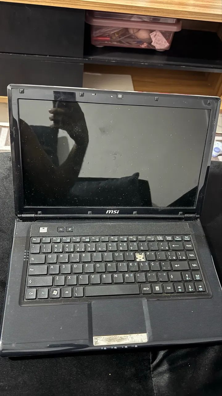 Notebook para retirada de peças.