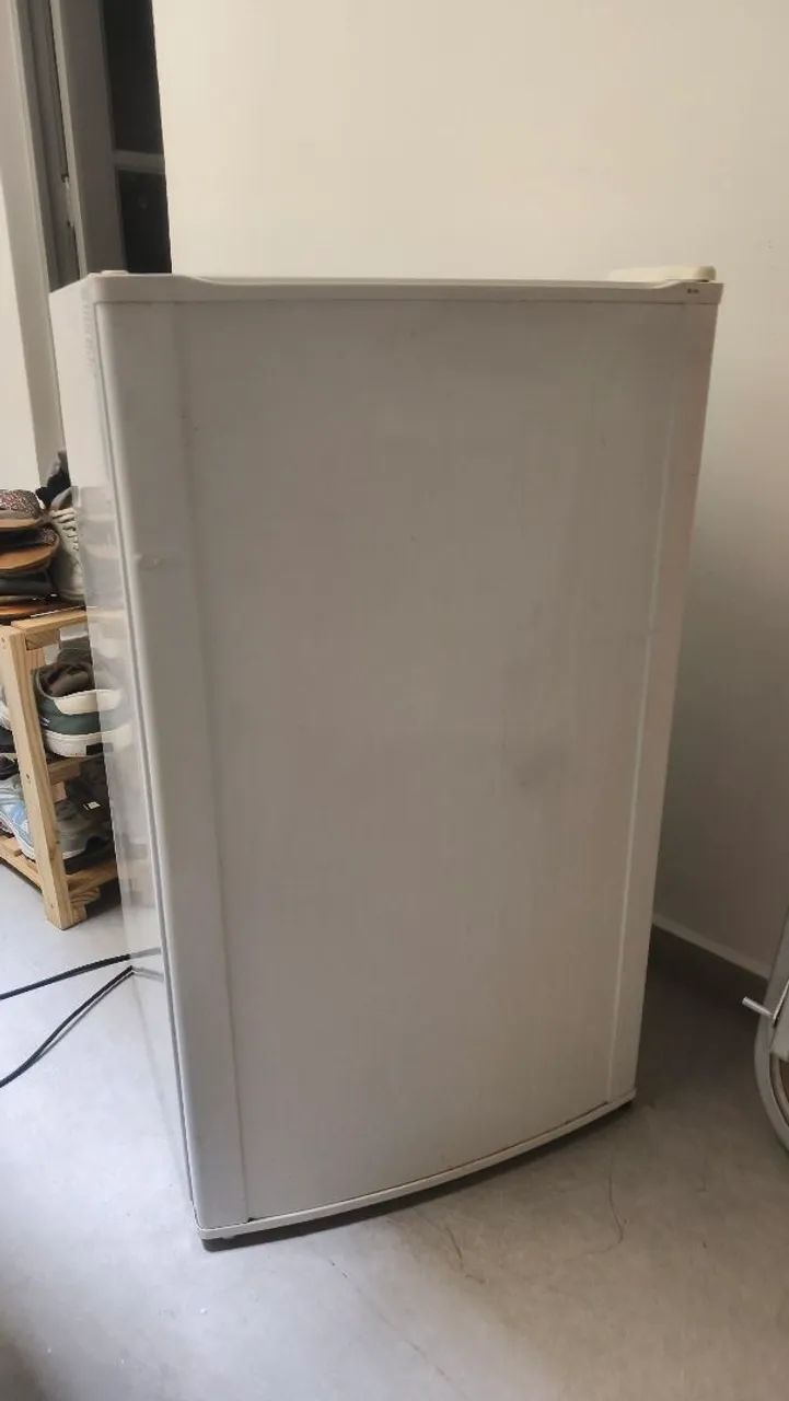 Frigobar médio Electrolux RE120 - Foto 3