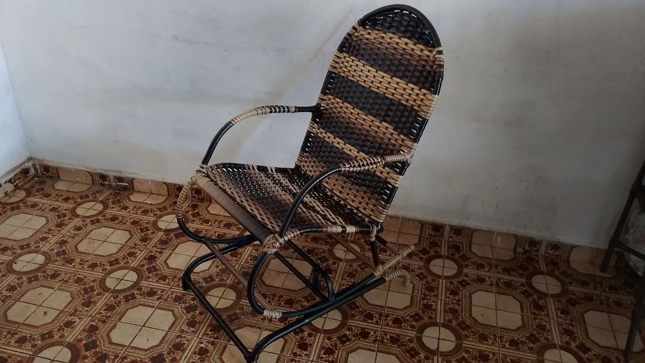 Cadeirabde balanço de vime sintético 