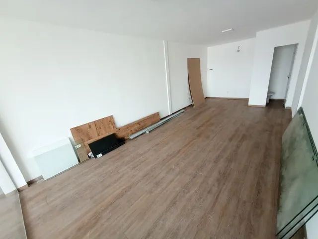 Alugo Salas 23m² á 31m² em Prédio Comercial no Parque Dez - Foto 2