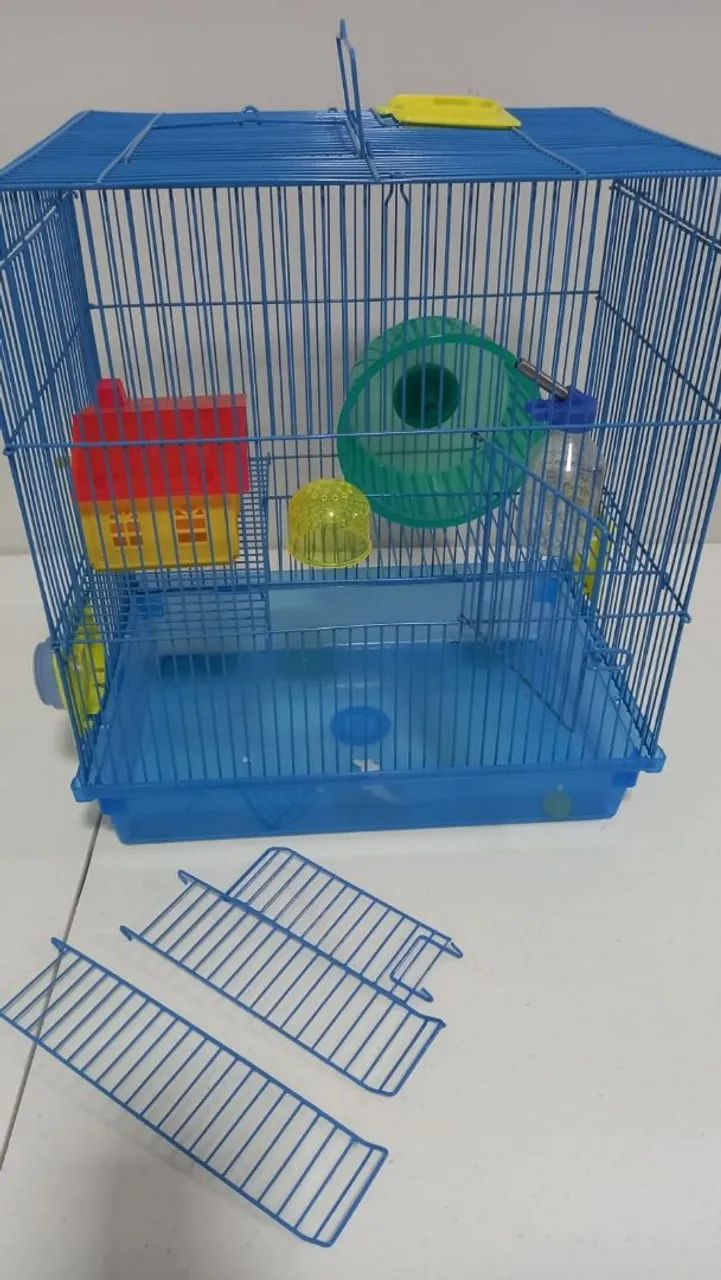 Vendo gaiola para hamster   nunca usada, em perfeito estado. Com acessórios de brinde.