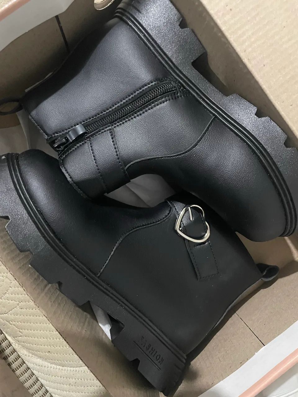 Vendo bota nova