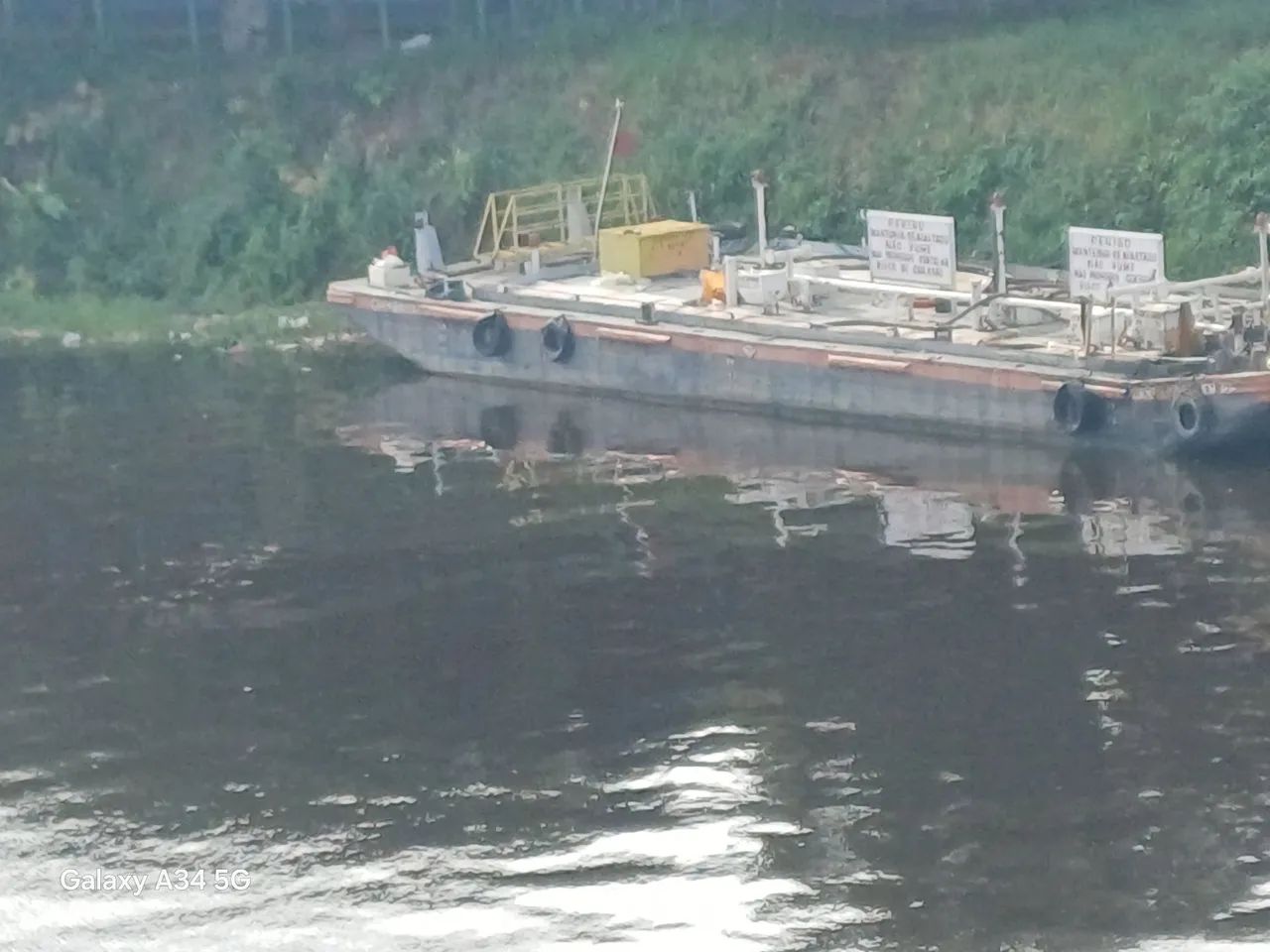 Petroleira  casco simples  200m3