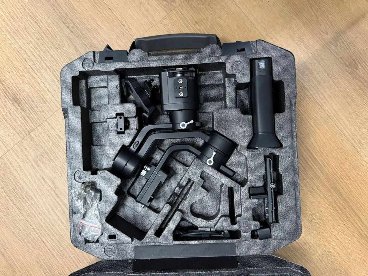 Estabilizador DJI Ronin-SC (Gimbal Profissional de 3 Eixos)