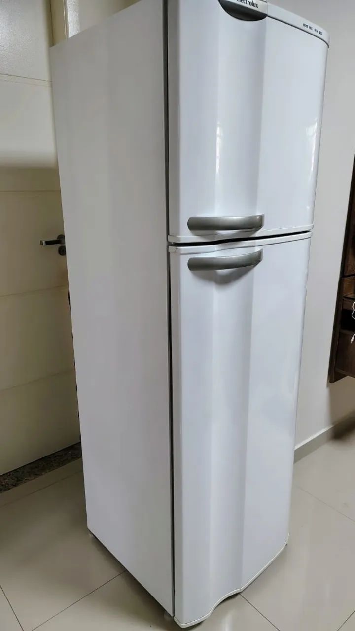 GELADEIRA ELECTROLUX DF 34 COM FREEZER