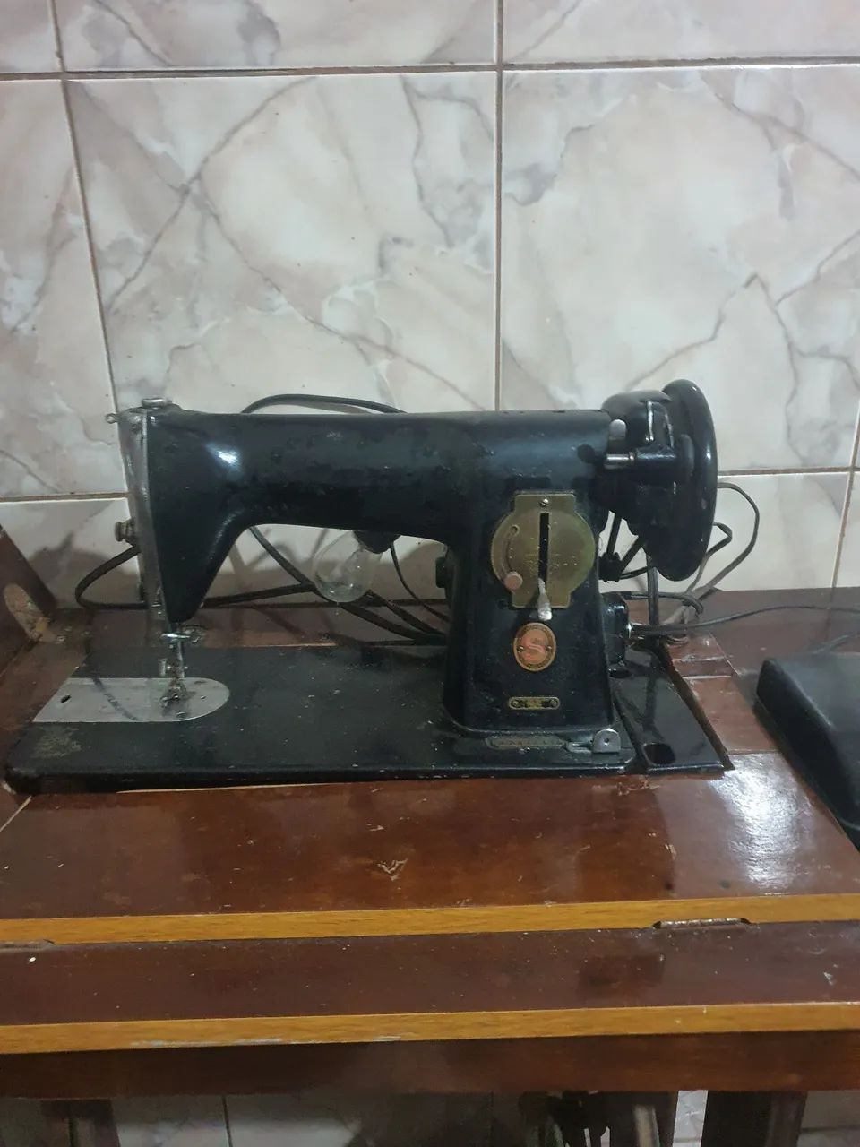 MAQUINA DE COSTURA ANTIGA - Foto 4
