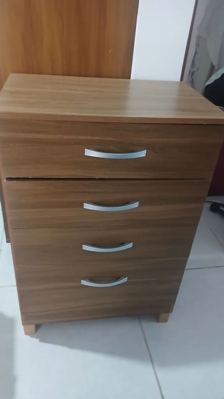Cômoda 4 gavetas 