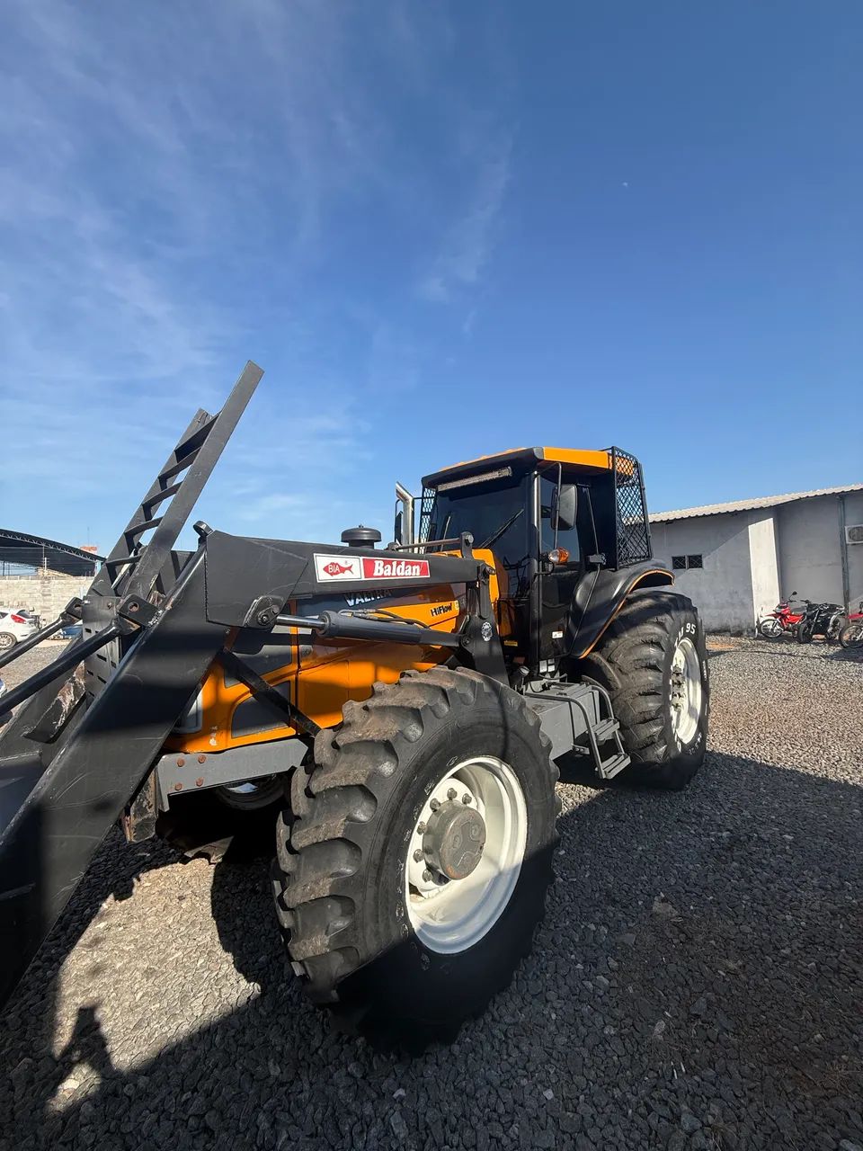 TRATOR BH 165