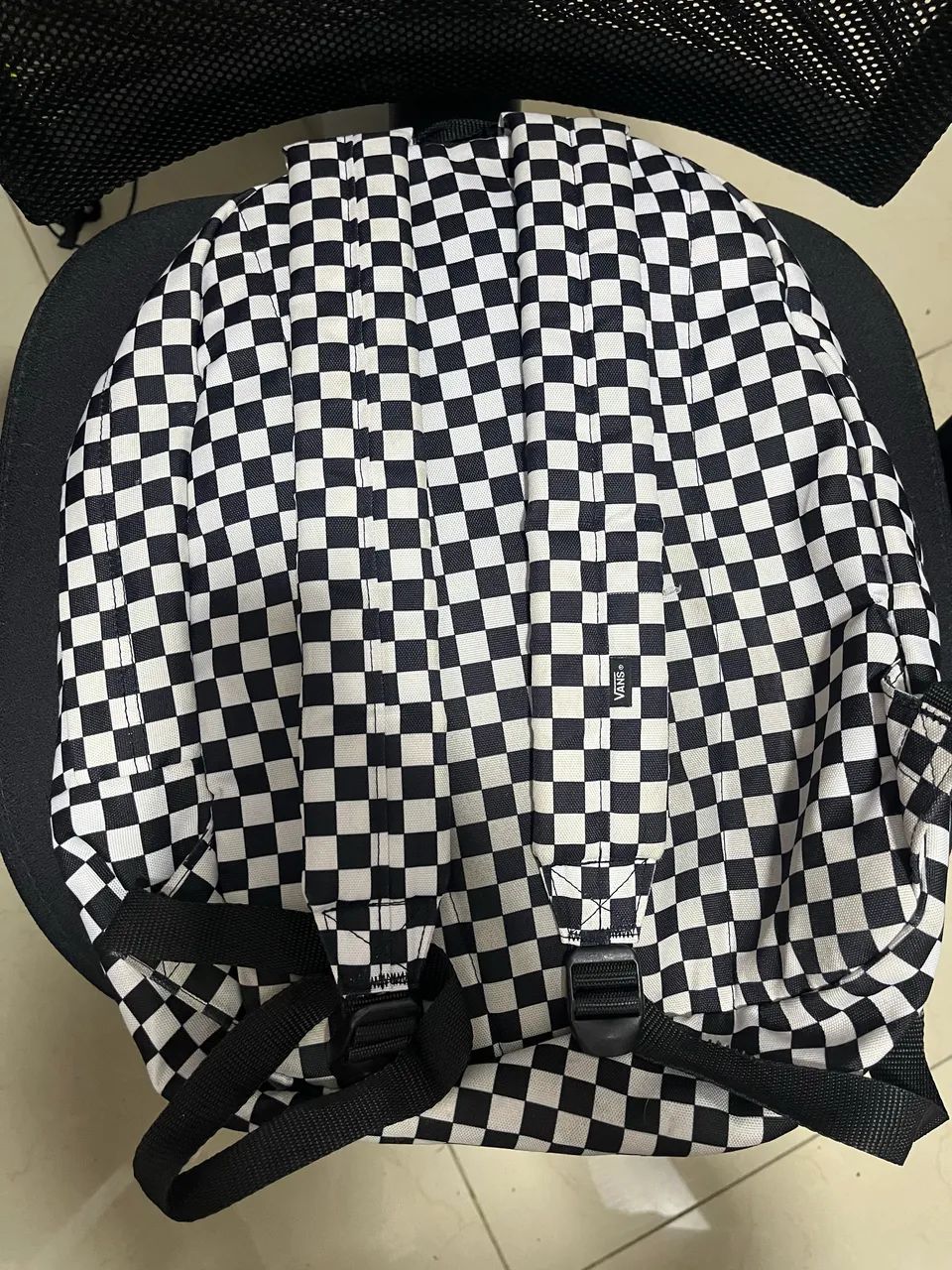 Mochila vans quadriculada preta e branca - Foto 2