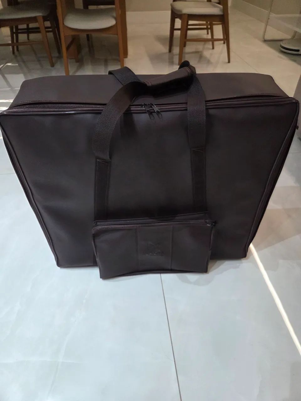 Case acolchoado para mesa/equipamentos de som em couro ecológico. 