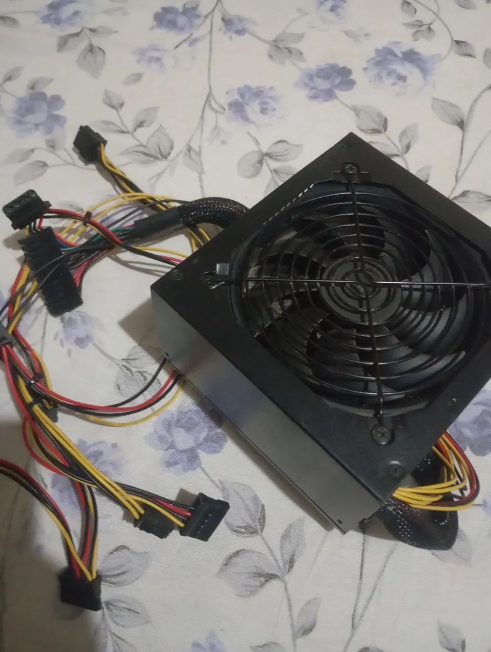 Vende-se essa Fonte de PC 500w funcionando perfeitamente só pegar e usar  - Foto 2
