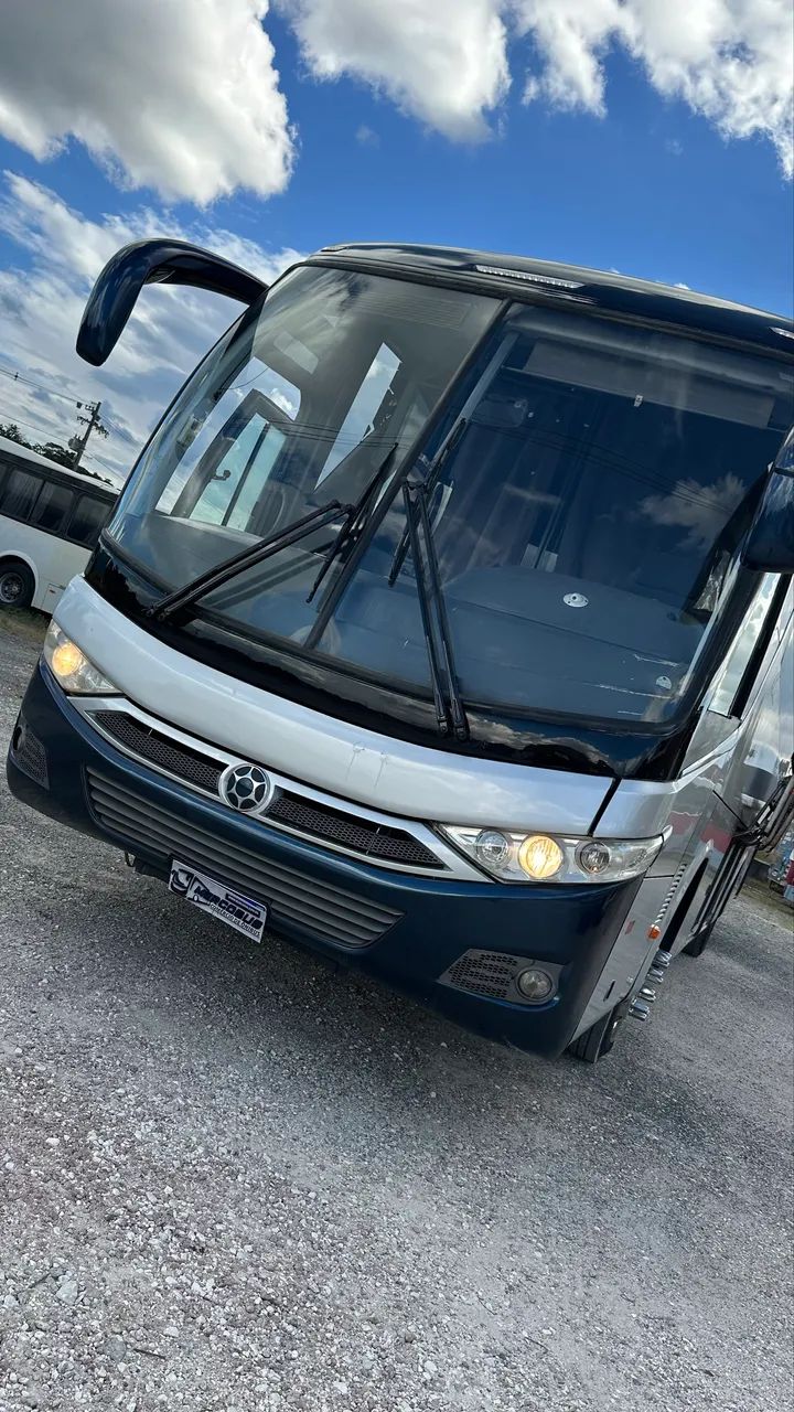 Ônibus rodoviário motor dianteiro 