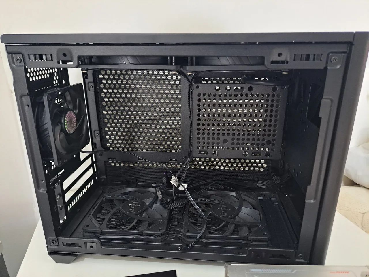 Gabinete Mini ITX Coolermaster NR200  - Foto 3